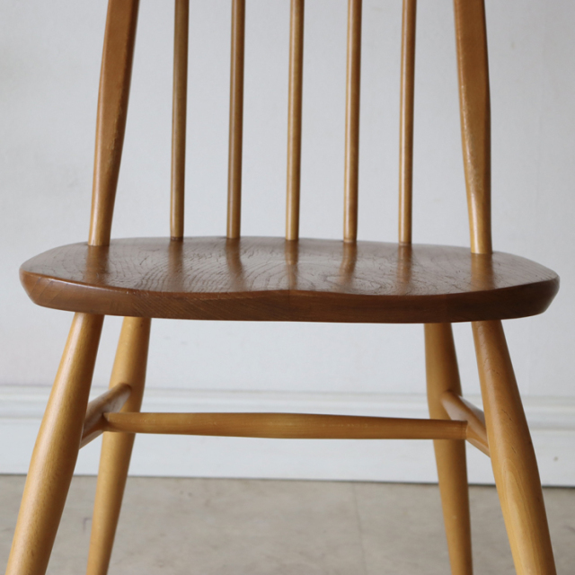 アーコール（ERCOL）製ビンテージのクエーカーチェアの座面