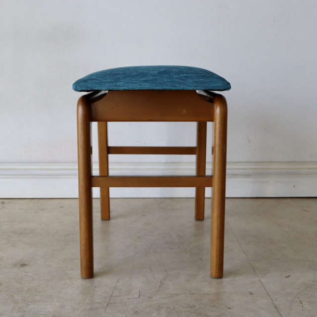 英国製ビンテージのスツール 横