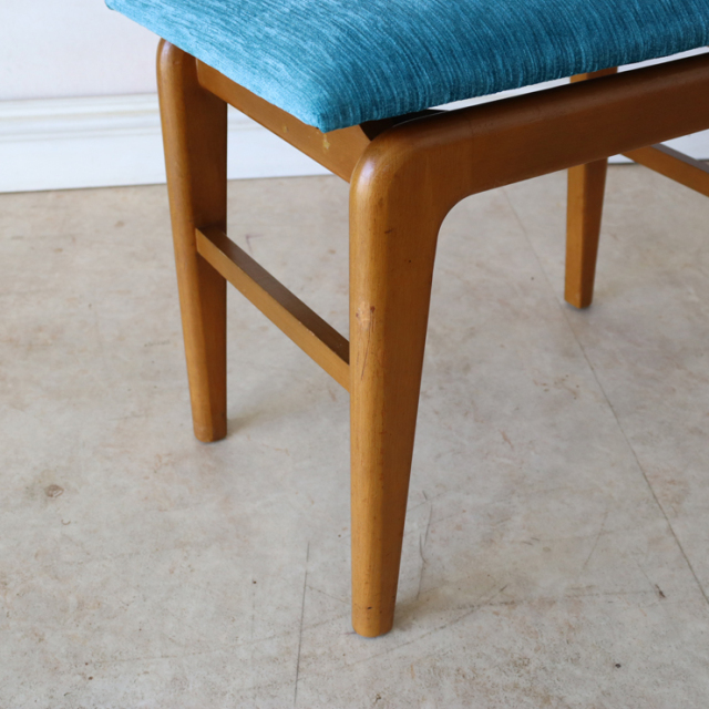 英国製ビンテージのスツールの脚