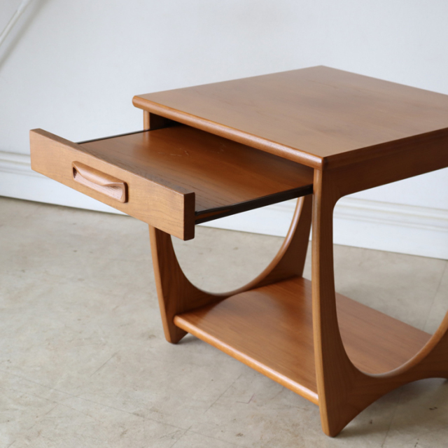 ジープラン（G-plan）製ビンテージのサイドテーブルの引き出し