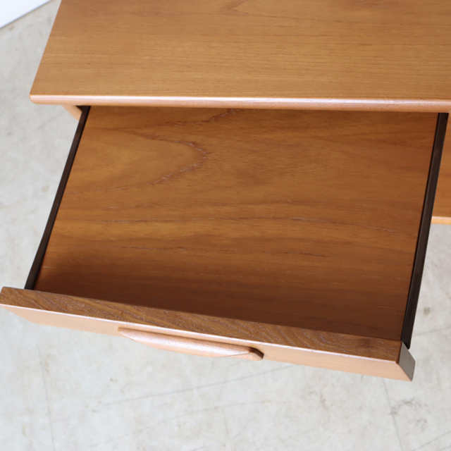 ジープラン（G-plan）製ビンテージのサイドテーブルの引き出し