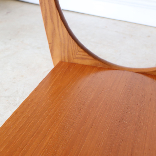 ジープラン（G-plan）製ビンテージのサイドテーブルの小さな傷