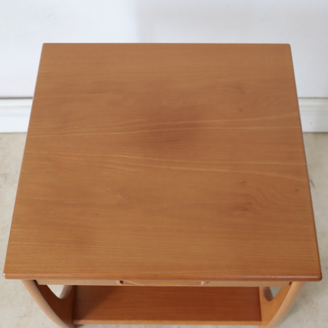 ジープラン（G-plan）製ビンテージのサイドテーブルの天板