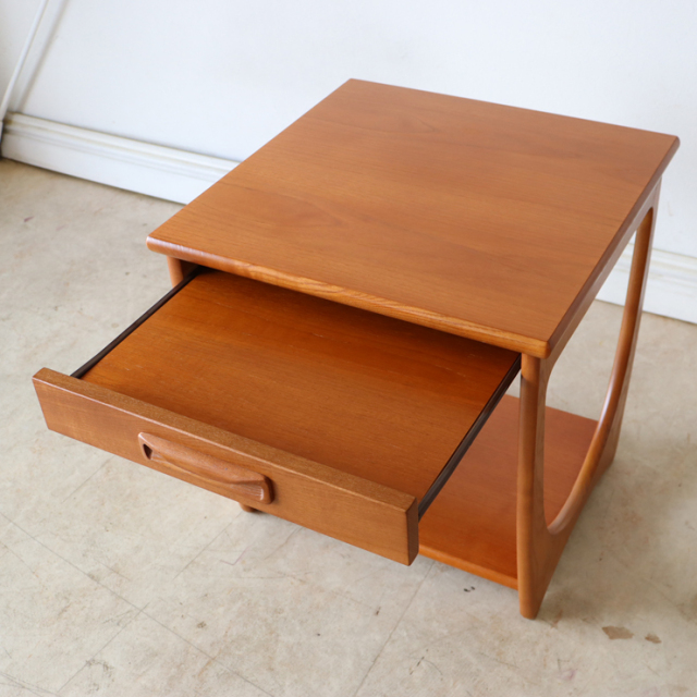 ジープラン（G-plan）製ビンテージのサイドテーブルの引き出し