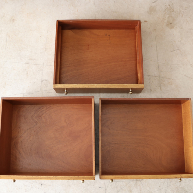 アルフレッド・コックス（Alfred Cox）製ウォールナットサイド