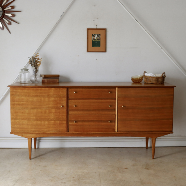 アルフレッド・コックス（Alfred Cox）製ビンテージのサイドボード