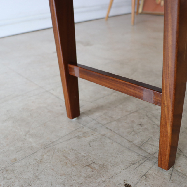 イギリス製ビンテージのタイルコーヒーテーブルの修復痕