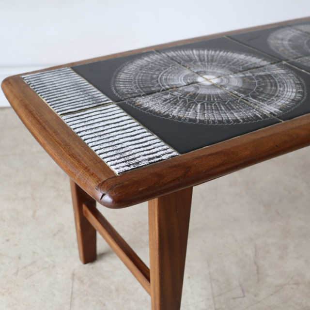 イギリス製ビンテージのタイルコーヒーテーブルのタイル