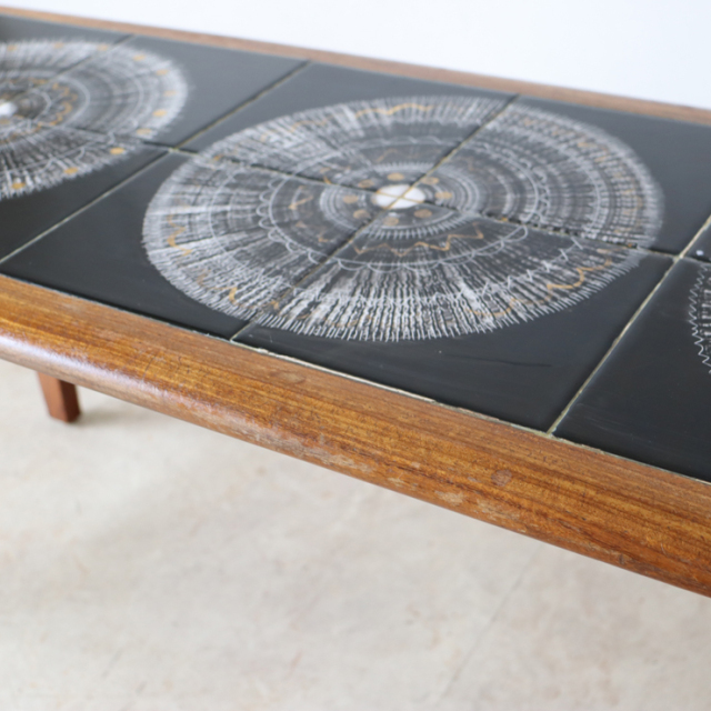 イギリス製ビンテージのタイルコーヒーテーブルの傷