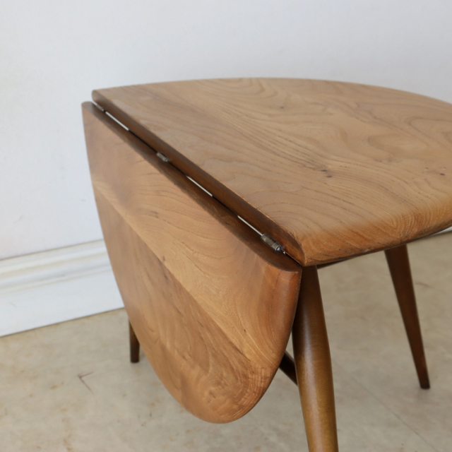 アーコール（ERCOL）製ビンテージのコーヒーテーブルのドロップリーフ