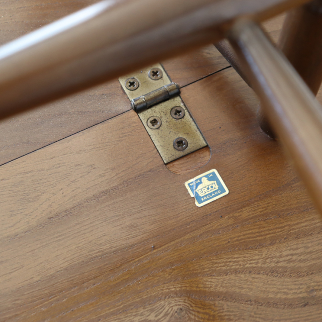 アーコール（ERCOL）製ビンテージのコーヒーテーブルのロゴ