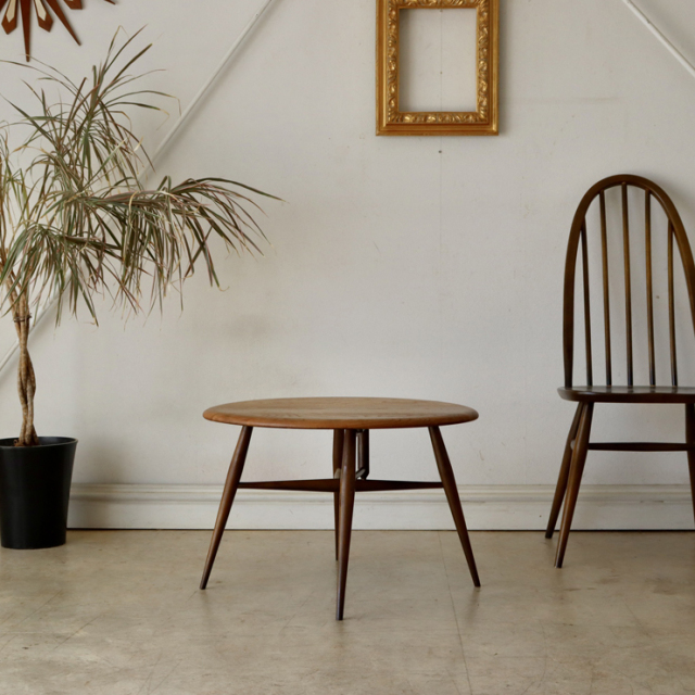 アーコール（ERCOL）製ビンテージのコーヒーテーブル　ドロップリーフ