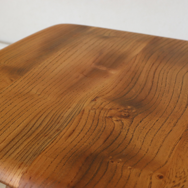 アーコール（Ercol）無垢コーヒーテーブル・マガジンラック付き