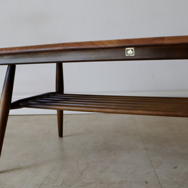アーコール（Ercol）無垢コーヒーテーブル・マガジンラック付き