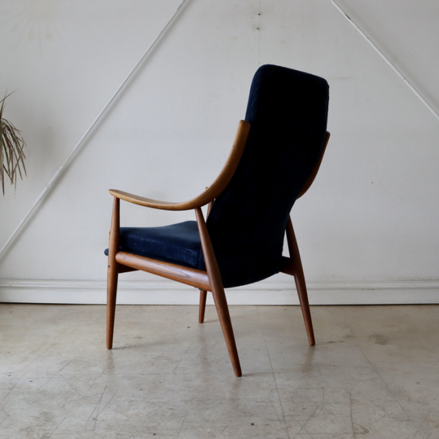 デンマーク（Peter Hvidt & Orla Molgaard-Nielsen）製ビンテージのイージーチェアの後ろ姿