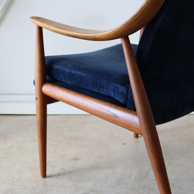 デンマーク（Peter Hvidt & Orla Molgaard-Nielsen）製ビンテージのイージーチェアのアーム