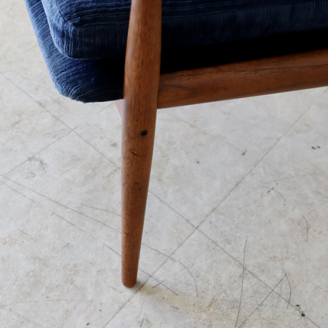 デンマーク（Peter Hvidt & Orla Molgaard-Nielsen）製ビンテージのイージーチェアの脚