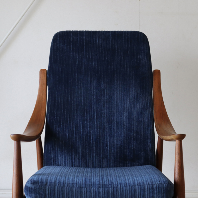 デンマーク（Peter Hvidt & Orla Molgaard-Nielsen）製ビンテージのイージーチェアの背もたれ