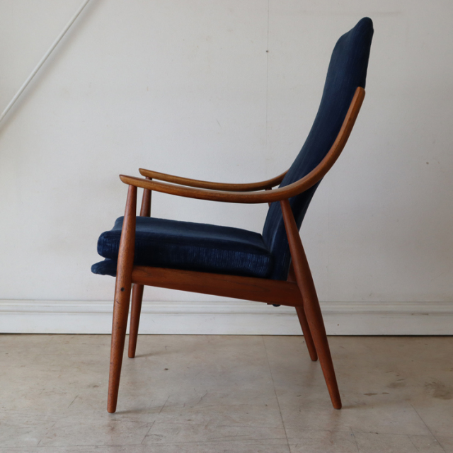 デンマーク（Peter Hvidt & Orla Molgaard-Nielsen）製ビンテージのイージーチェアのサイド