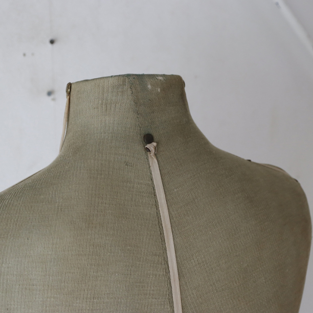 シンガー（SINGER）製ビンテージのトルソーの汚れ