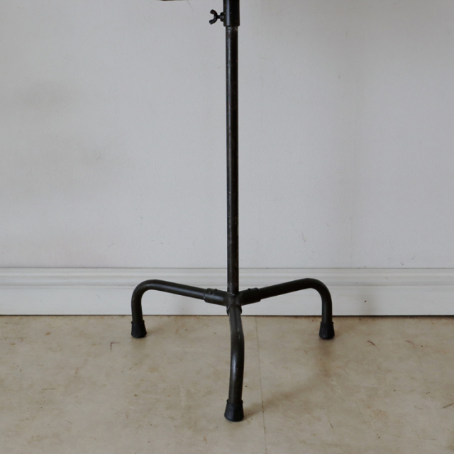 シンガー（SINGER）製ビンテージのトルソーの鉄脚