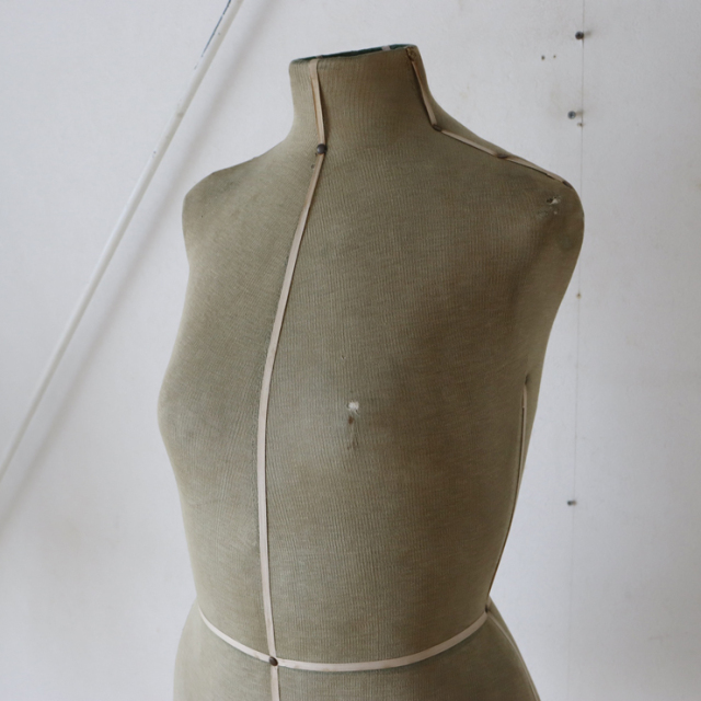 シンガー（SINGER）製ビンテージのトルソーのボディ