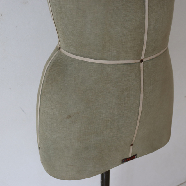 シンガー（SINGER）製ビンテージのトルソーの汚れ