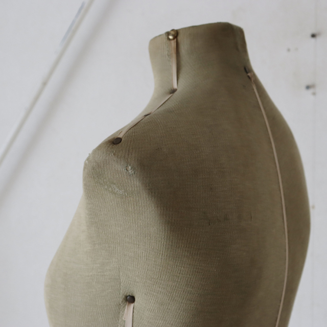 シンガー（SINGER）製ビンテージのトルソーの汚れ