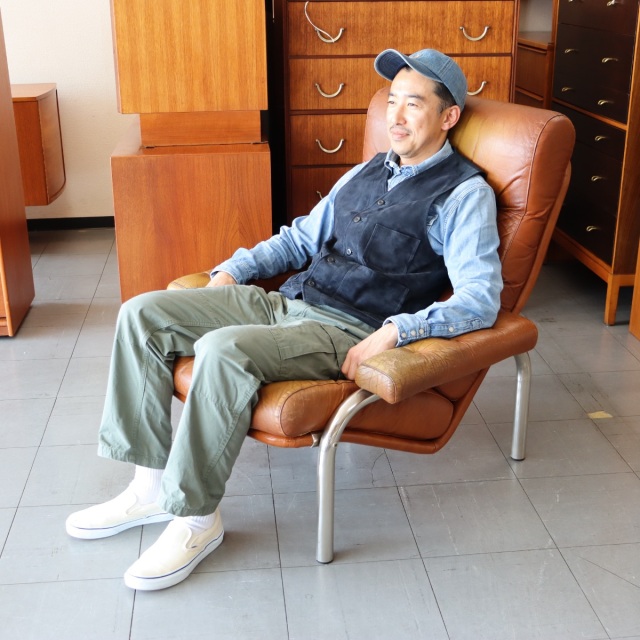 vintage チェア レザー ミッドセンチュリー 本革 アインシュタインが愛用していた革ジャンみたい！ミッド