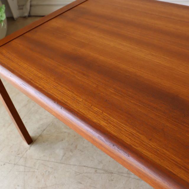 英国製ビンテージのコーヒーテーブルの傷