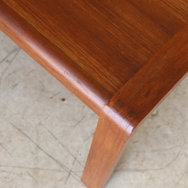 英国製ビンテージのコーヒーテーブルのジョイント部分