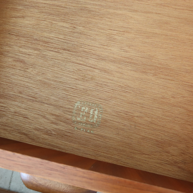 ジープラン（G-plan）製ビンテージの植栽サイドボードのゴールドスタンプ