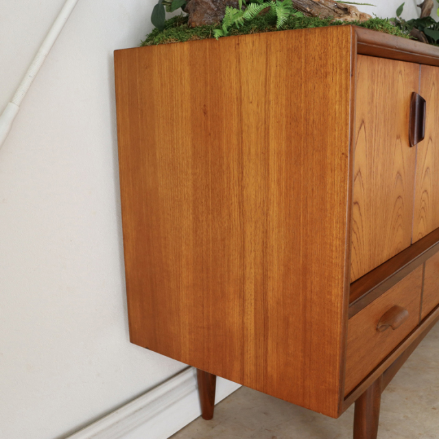 ジープラン（G-plan）製ビンテージの植栽サイドボードのサイド