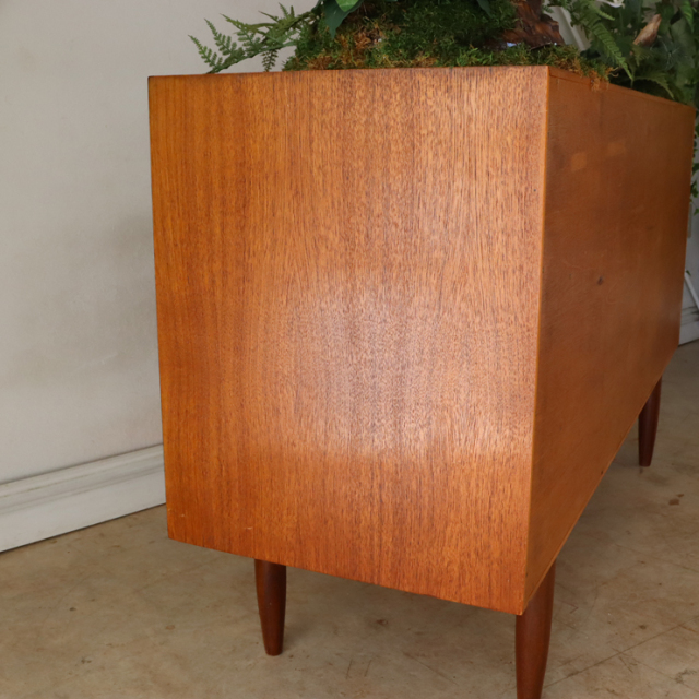 ジープラン（G-plan）製ビンテージの植栽サイドボードのサイド