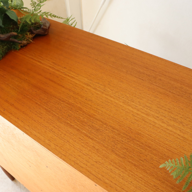 ジープラン（G-plan）製ビンテージの植栽サイドボードの天板