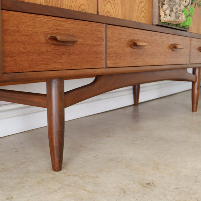 ジープラン（G-plan）製ビンテージの植栽サイドボードの脚部