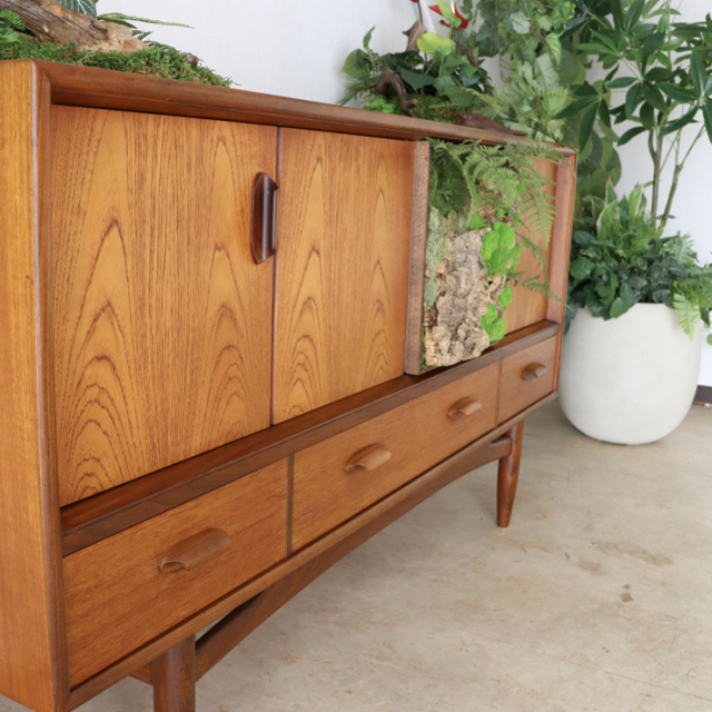 ジープラン（G-plan）製ビンテージの植栽サイドボード