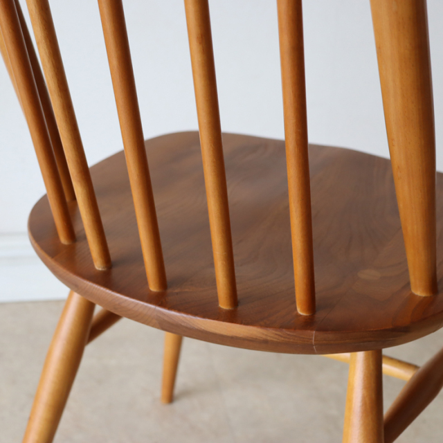 アーコール（ERCOL）製ビンテージのクエーカーチェアのジョイント部分