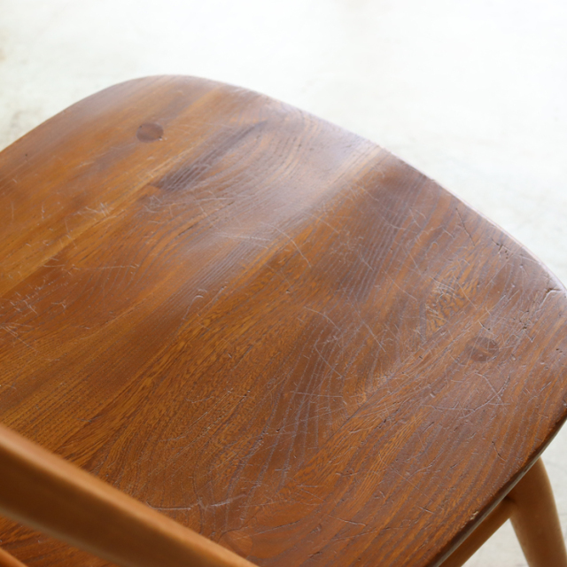 アーコール（ERCOL）製ビンテージのクエーカーチェアの座面