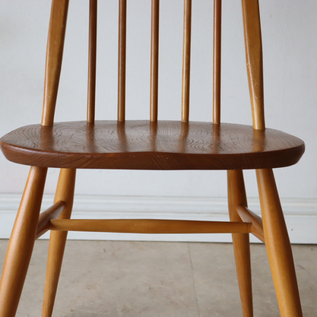 アーコール（ERCOL）製ビンテージのクエーカーチェアの座面
