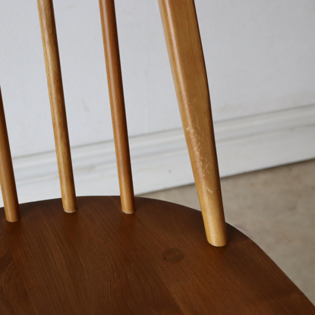 アーコール（ERCOL）製ビンテージのクエーカーチェアのジョイント部分