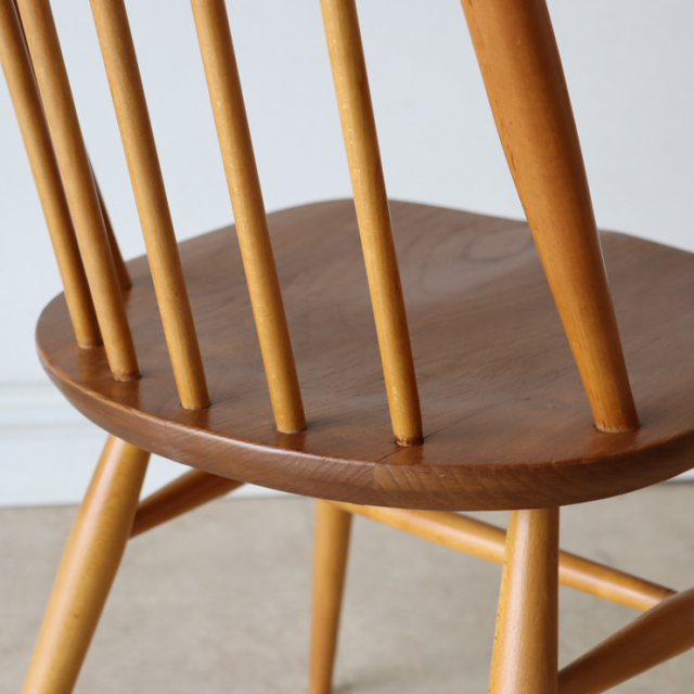 アーコール（ERCOL）製ビンテージのクエーカーチェアのジョイント部分