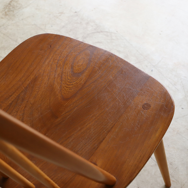 アーコール（ERCOL）製ビンテージのクエーカーチェアの座面