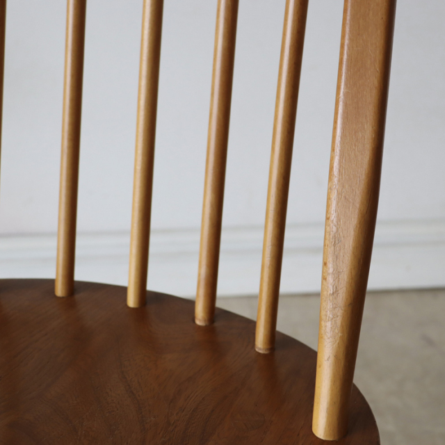 アーコール（ERCOL）製ビンテージのクエーカーチェアのジョイント部分
