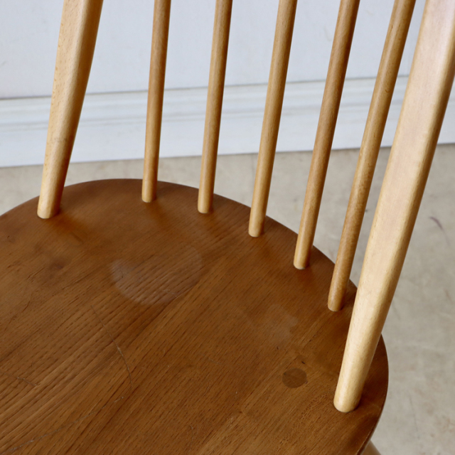 アーコール（ERCOL）製ビンテージのクエーカーチェアのジョイント部分