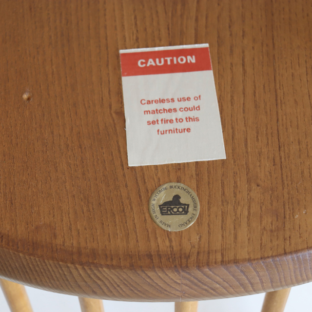 アーコール（ERCOL）製ビンテージのクエーカーチェアのロゴ