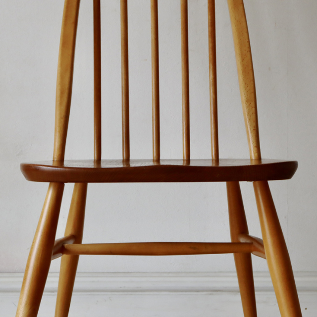 アーコール（ERCOL）製ビンテージのクエーカーチェアの座面