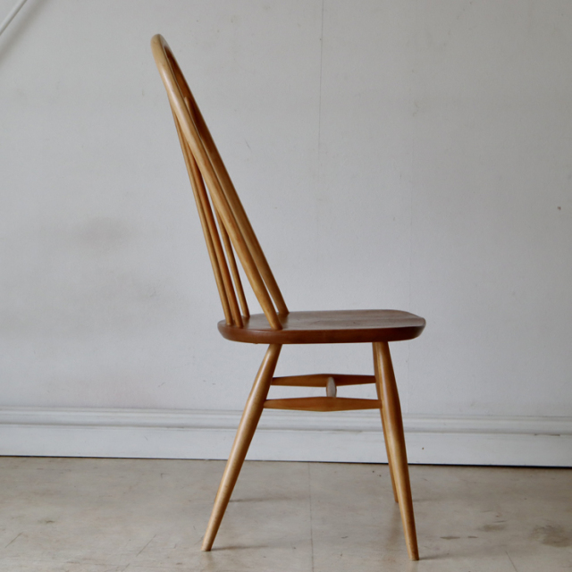 アーコール（ERCOL）製ビンテージのクエーカーチェアのサイド