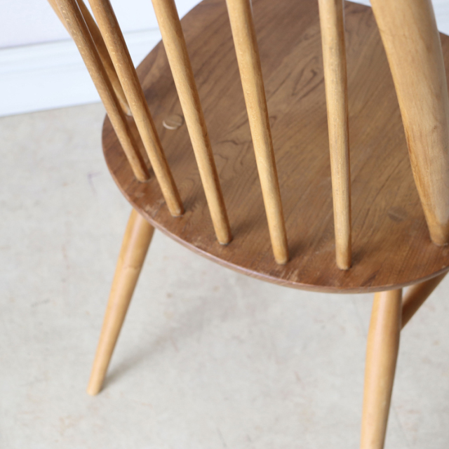アーコール（ERCOL）製ビンテージのクエーカーチェアのジョイント部分
