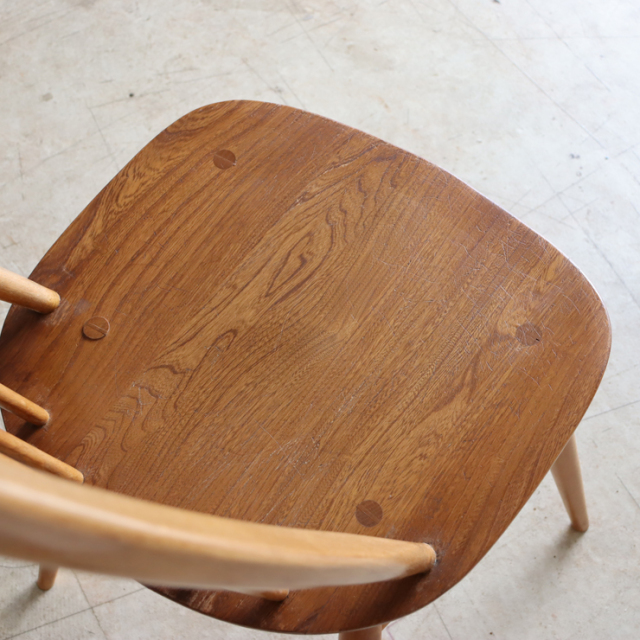 アーコール（ERCOL）製ビンテージのクエーカーチェアの座面